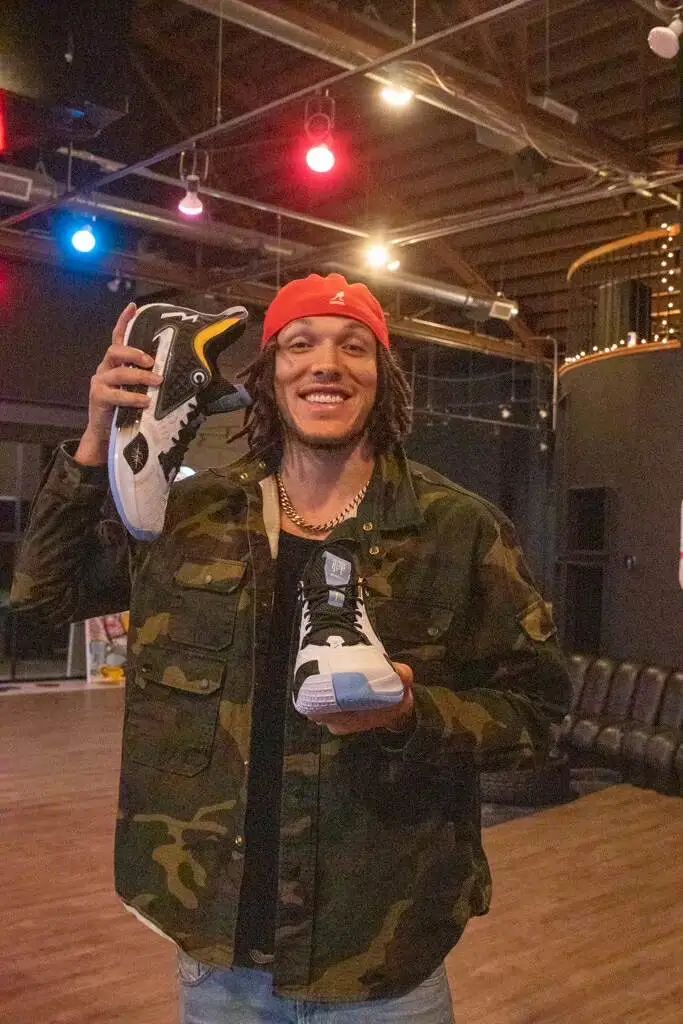 太卷了180还穿增高鞋,盘点600多的球星签名战靴性能真高