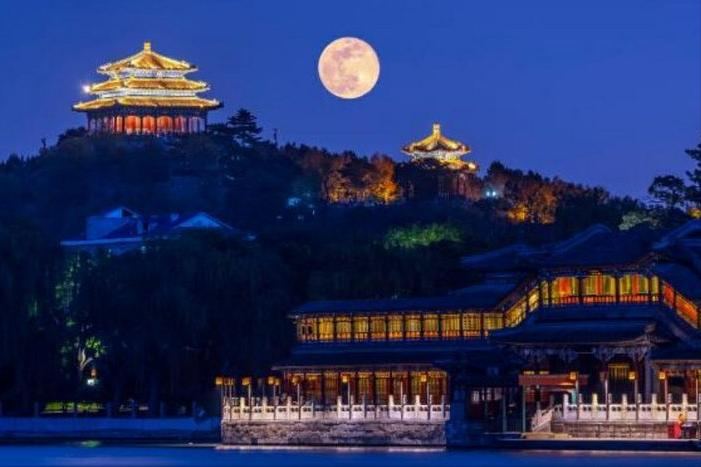 中秋共赏圆月的诗句,古今中外中秋咏月的古诗词有哪些