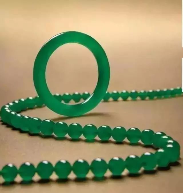 香港保利拍卖珠宝,香港拍卖会6000万的手镯去看看