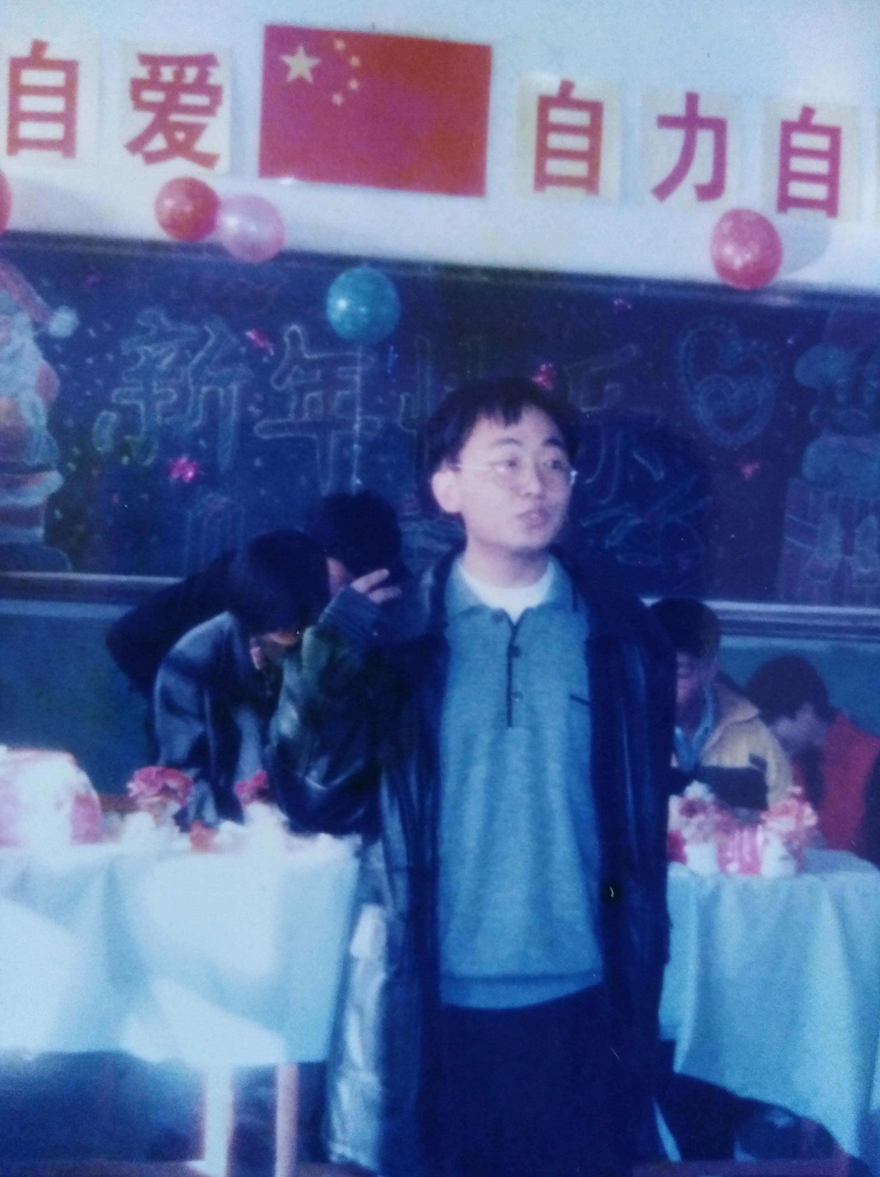 教师铁饭碗不好端!济南一中学老师揍了全班学生，解气了，被停职!