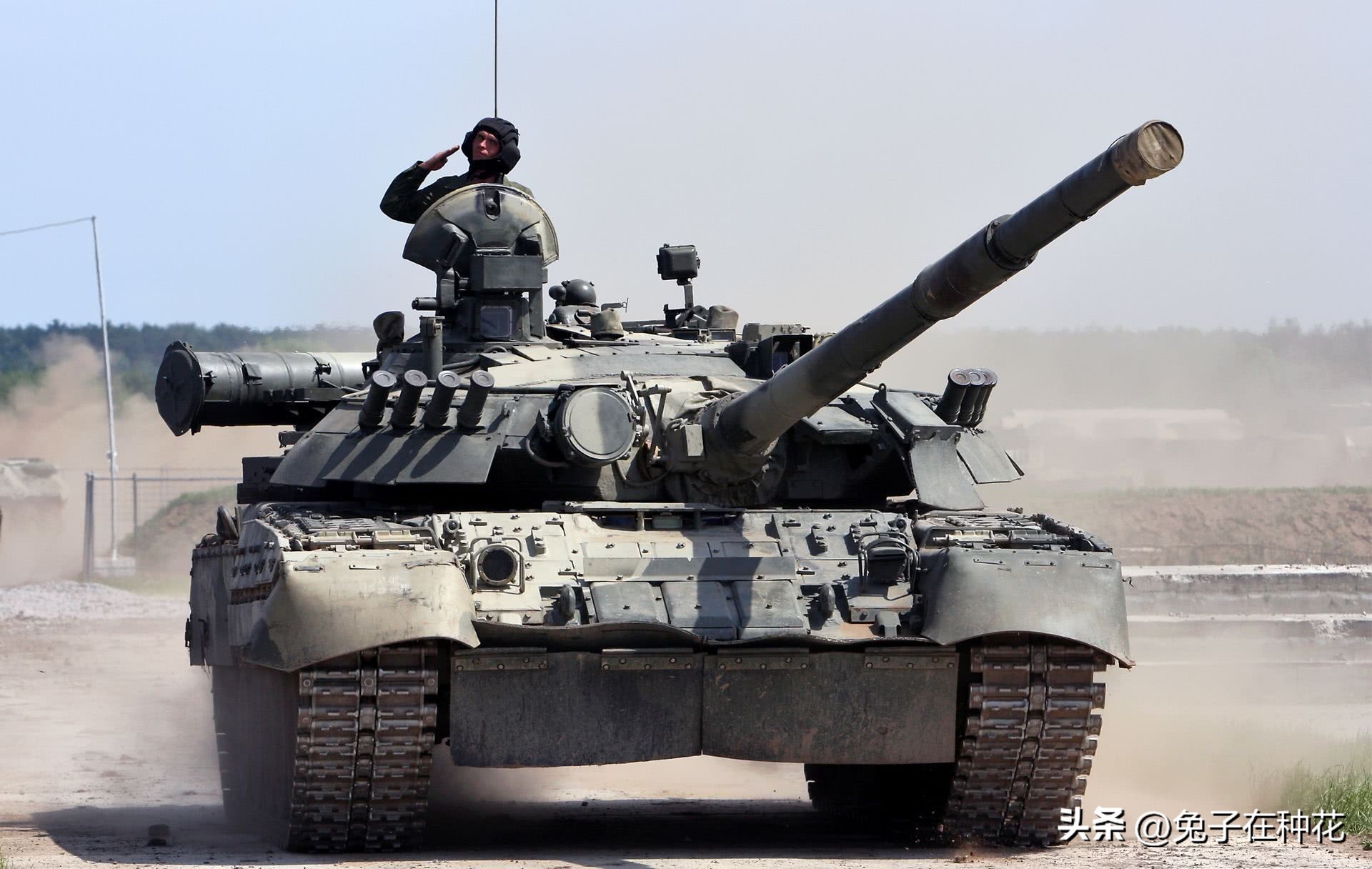 指望几十辆军援坦克硬磕俄罗斯？别忘了俄罗斯有10000辆库存