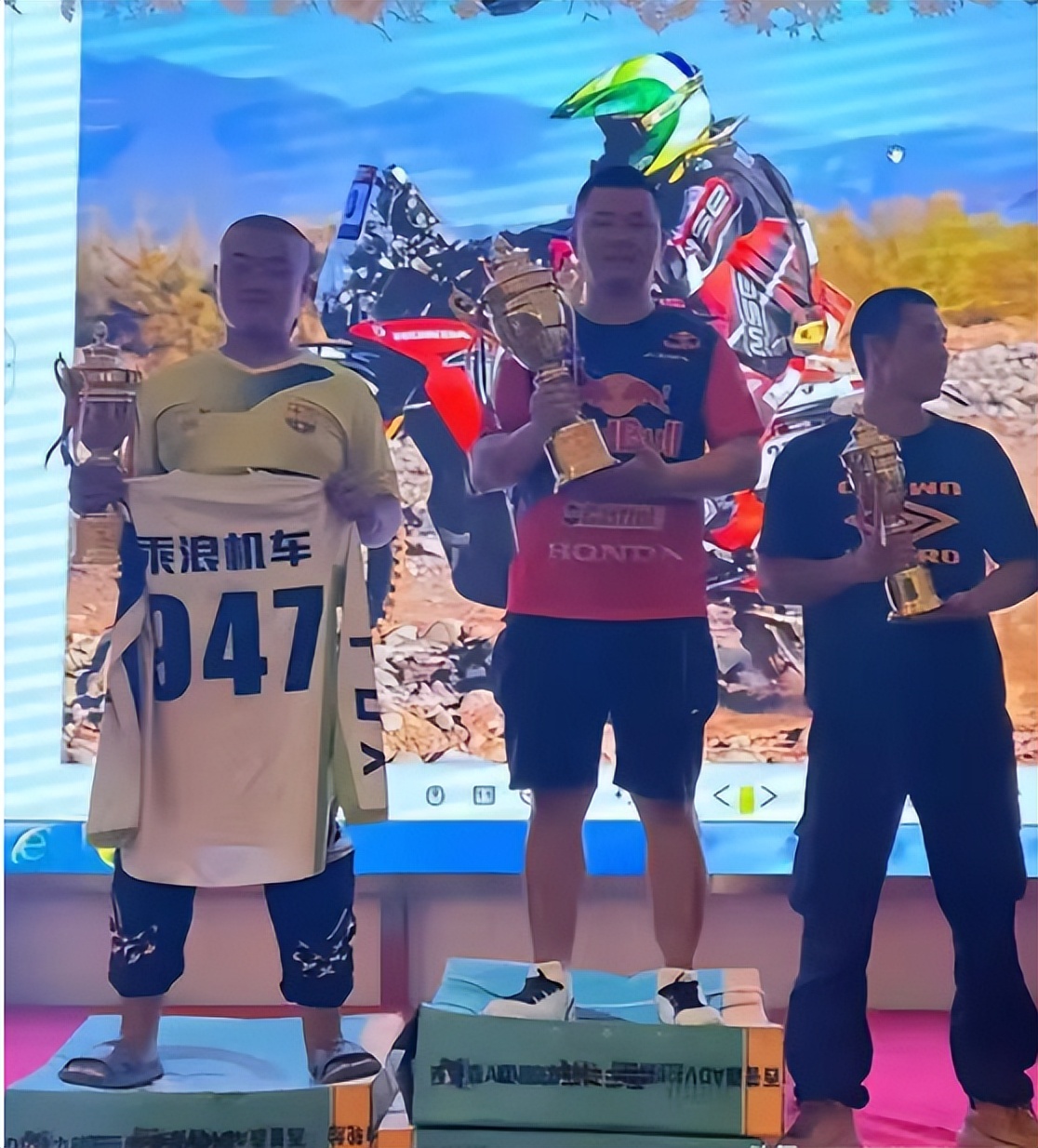 重庆龙麻子的父母去哪了,龙麻子家里人去世