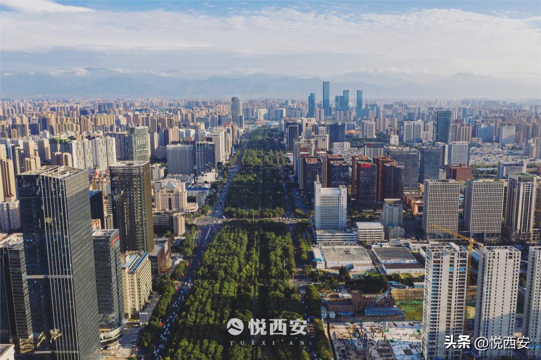 超高层+空中泳池+艺术Mall，一座垂直城市的崛起