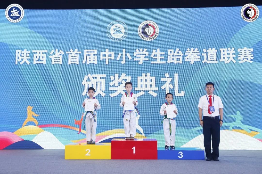 跆拳道小孩夺冠喜报,跆拳道馆比赛获奖喜报模板