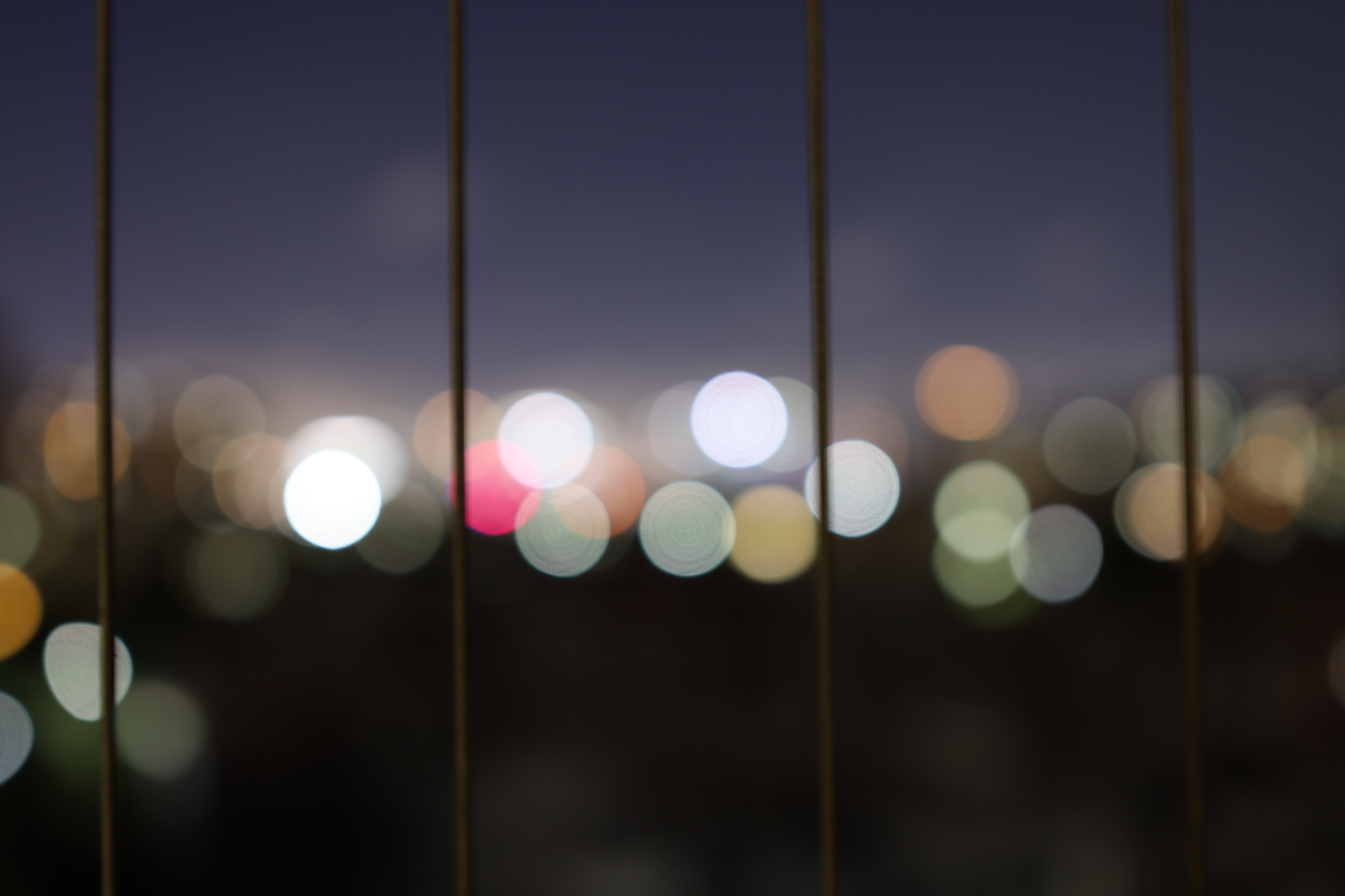 用eos700d拍大片,90d配适马18-35镜头重量