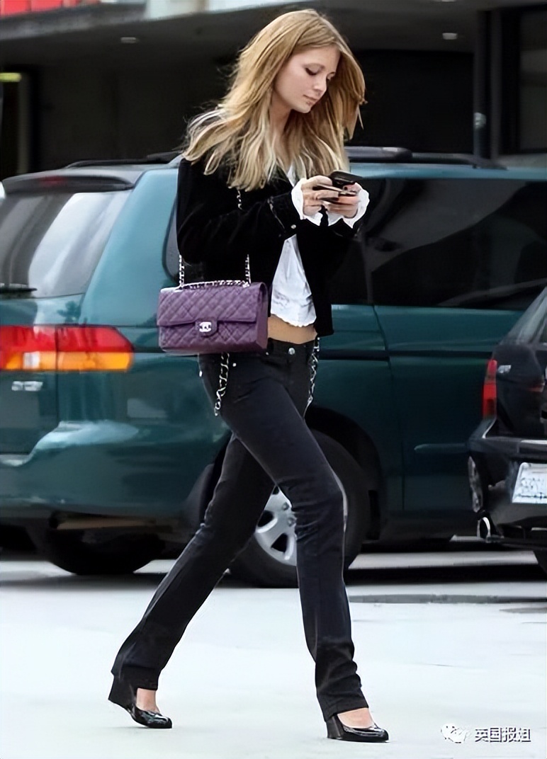 美国甜心美少女出道即爆火，却被亲妈下药控制当赚钱工具