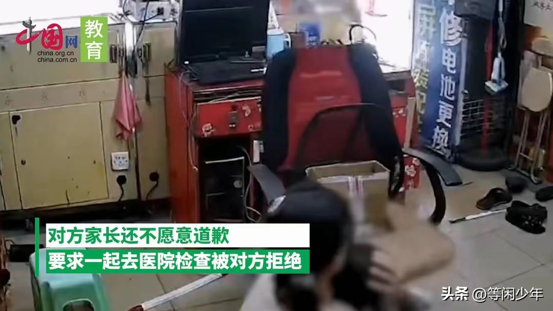 男孩恶意踢婴儿视频,恶意踢11个月孩子后续