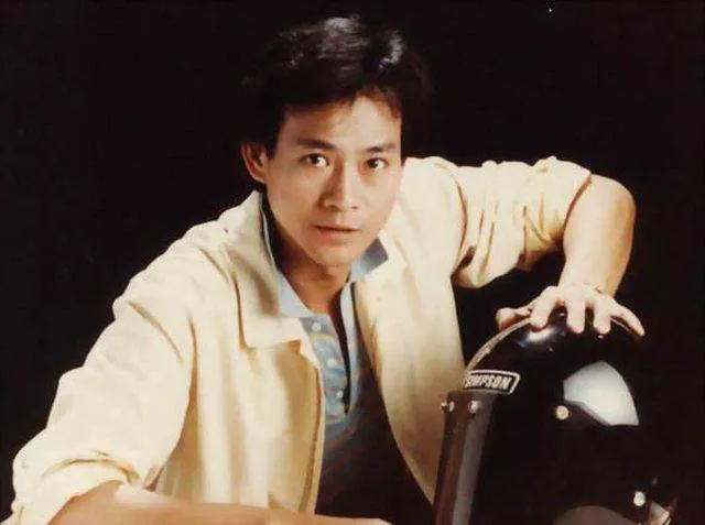 他是tvb第一代顶流，玉树临风，风流倜傥，满足古装迷所有的幻想