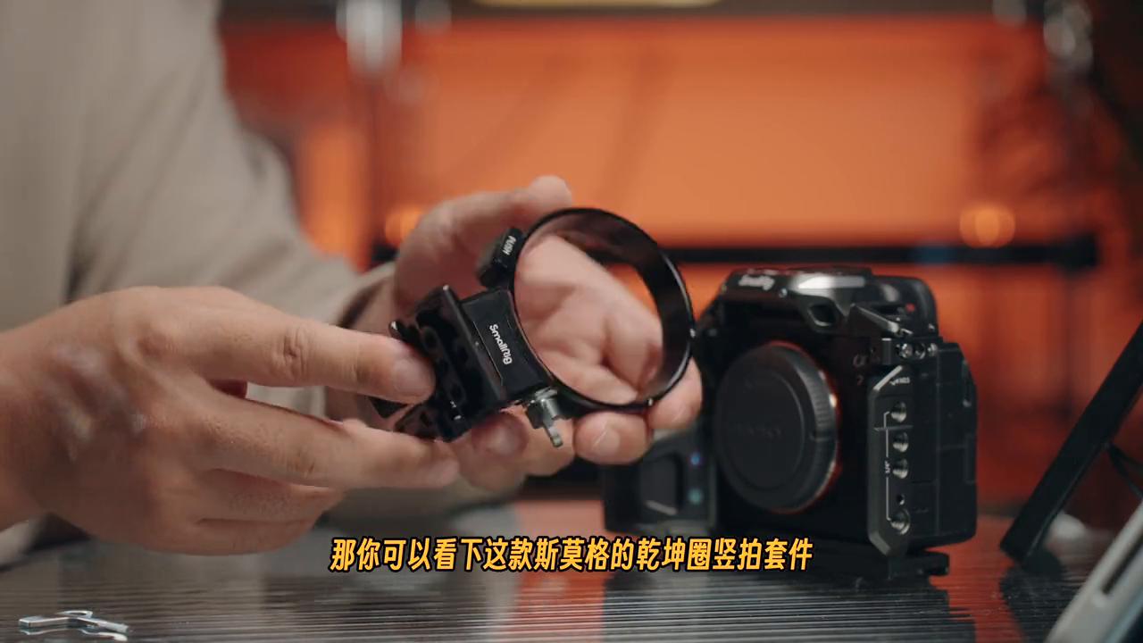 a7m4装了兔笼如何卸电池,索尼a7m4装底座还是兔笼