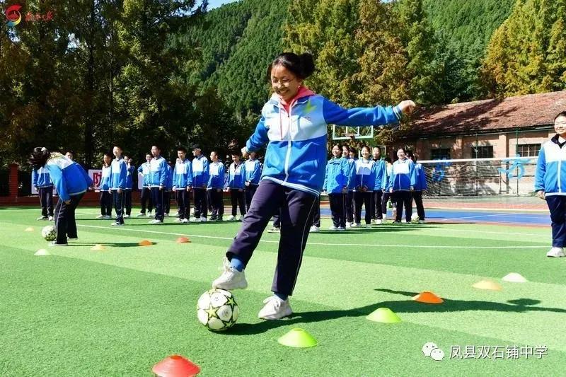 激烈的全班跑步比赛作文400字,激烈的接力比赛400字