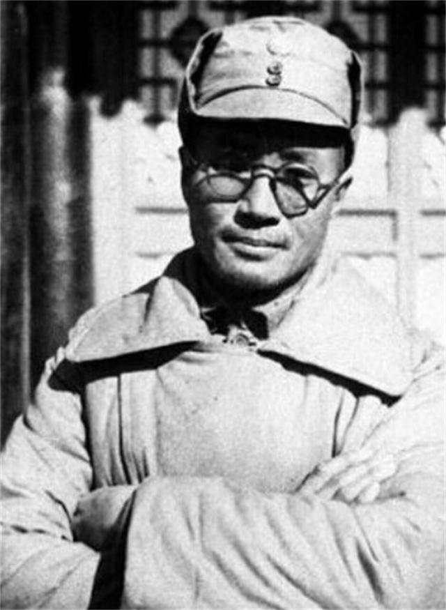 1977年邓公约见*锡联陈**，*锡联陈**向邓道歉，邓公：你在北京不欠账