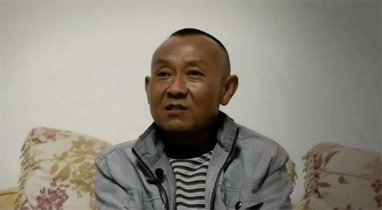 08年背亡妻回家感动国人,骑摩托车背亡妻回家的吴加芳