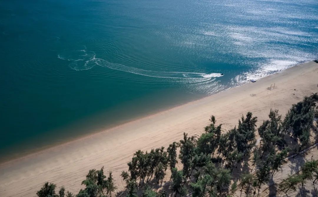 这座海滨小城可真美丽,小众旅行海边小城市