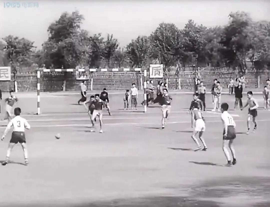 老电影海燕,老电影两个小足球队1956插曲