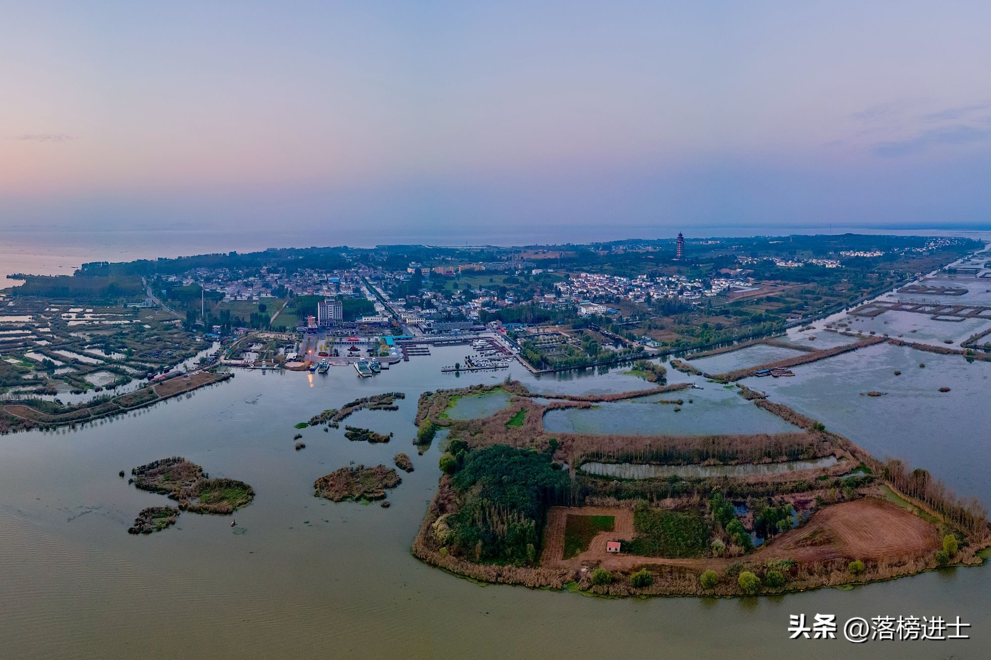 济宁微山湖旅游指南图高清,济宁微山湖包括哪几个湖