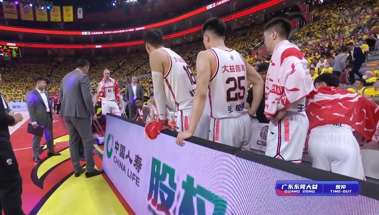 cba广东队胡明轩三分大赛视频,19-20赛季cba全明星赛胡明轩绝杀