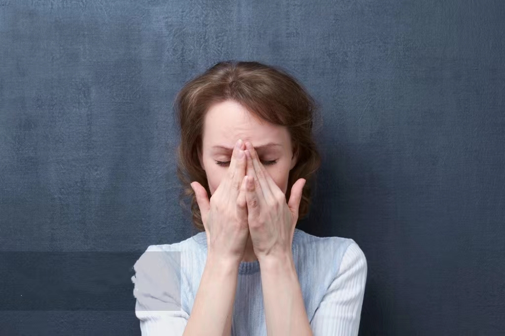 双相情感障碍女孩怎么开导,双相情感障碍可以通过催眠恢复吗