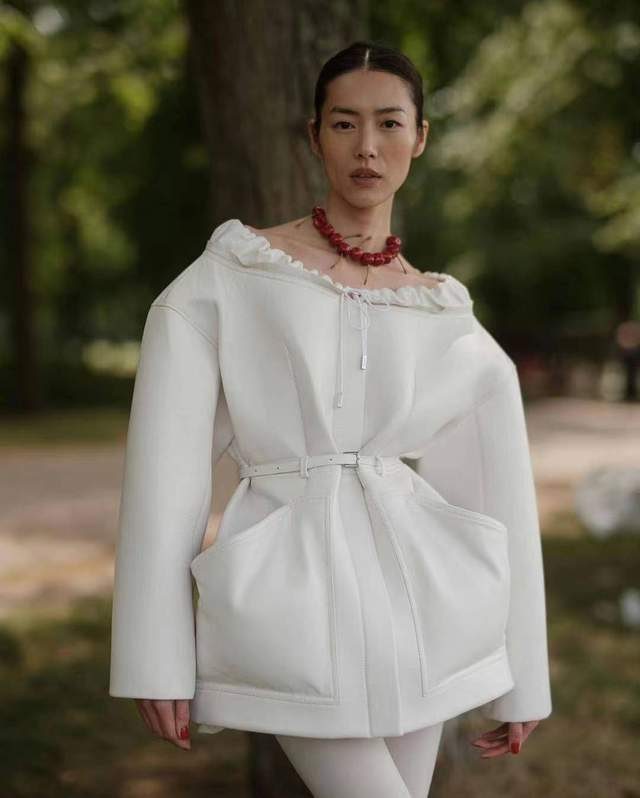 肯豆刘雯gigivogue七人合照高清,刘雯在巴黎时装周