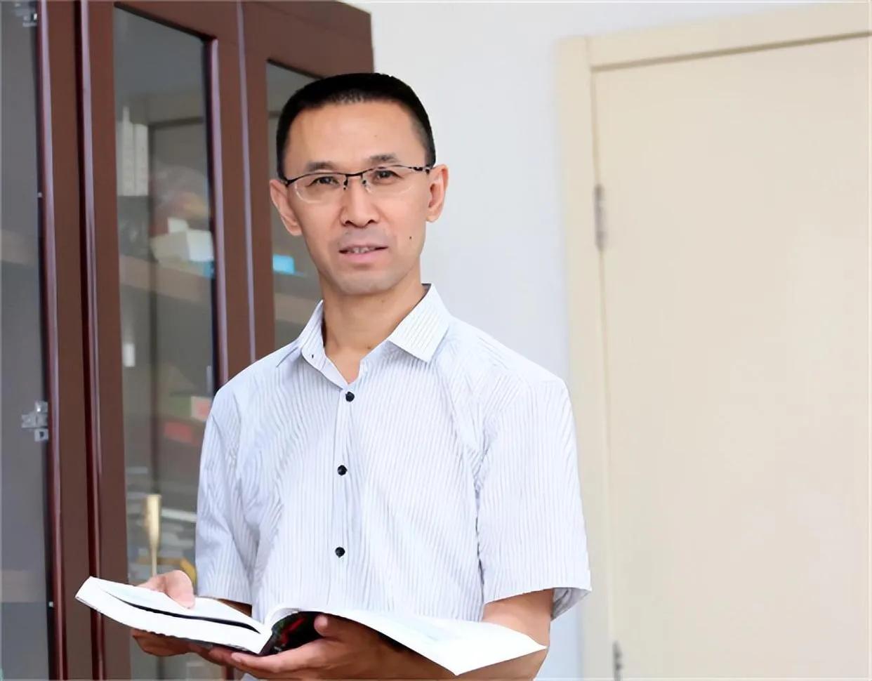 中央一台主持人海霞婚姻情况,央视主持人海霞老公叫什么名