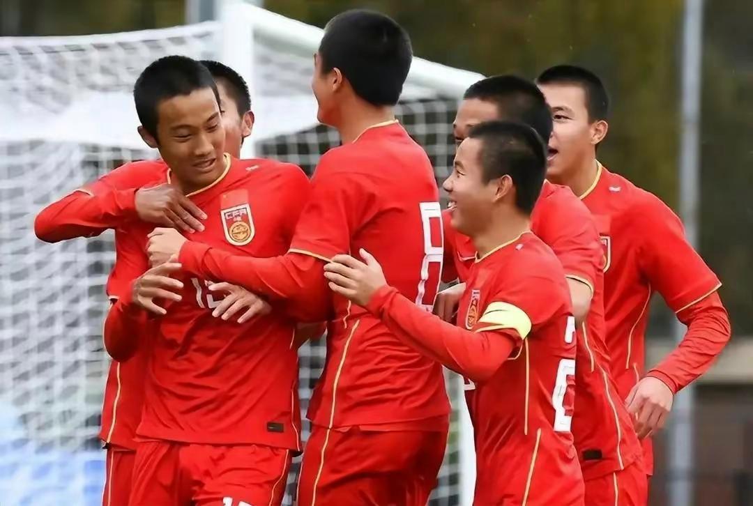U17国足3-2击败卡塔尔体现拼搏精神中国足球一代更比一代强