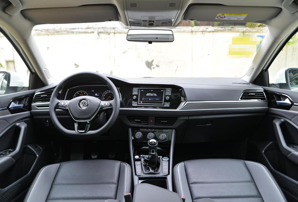 丰田雷凌2021款和大众速腾测评,雷凌和速腾对比哪个更值得入手