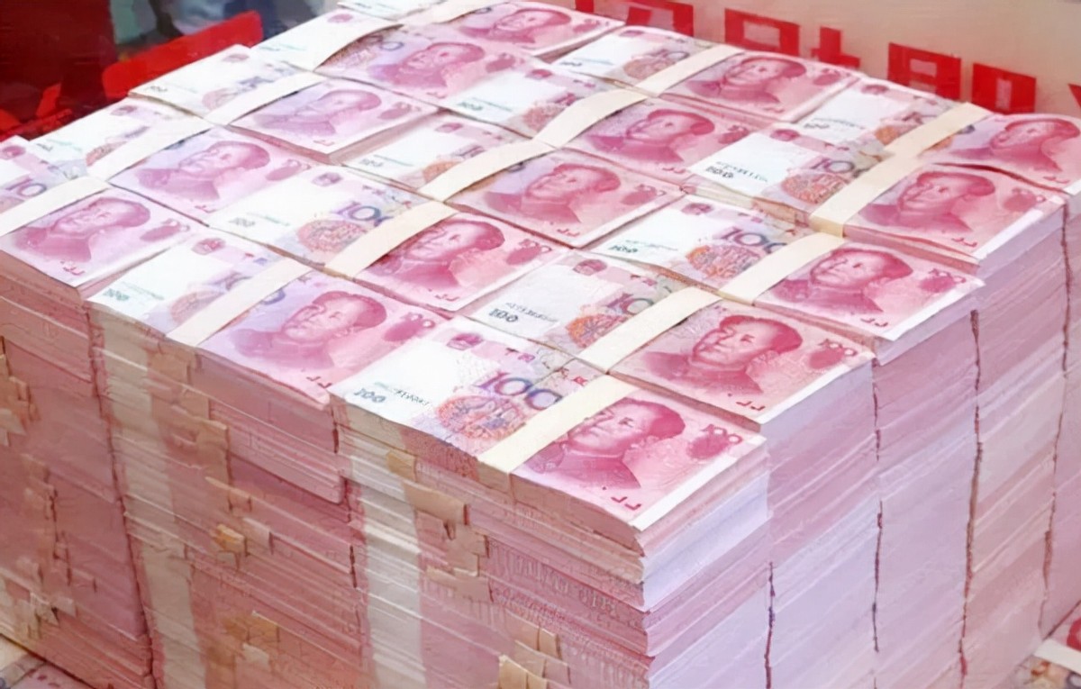 90后女出纳贪污720万案件初步调查,女会计贪污50万被判死刑