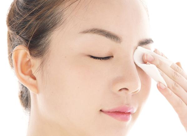 眼妆画不好如何只卸眼妆,眼妆卸不净的小妙招