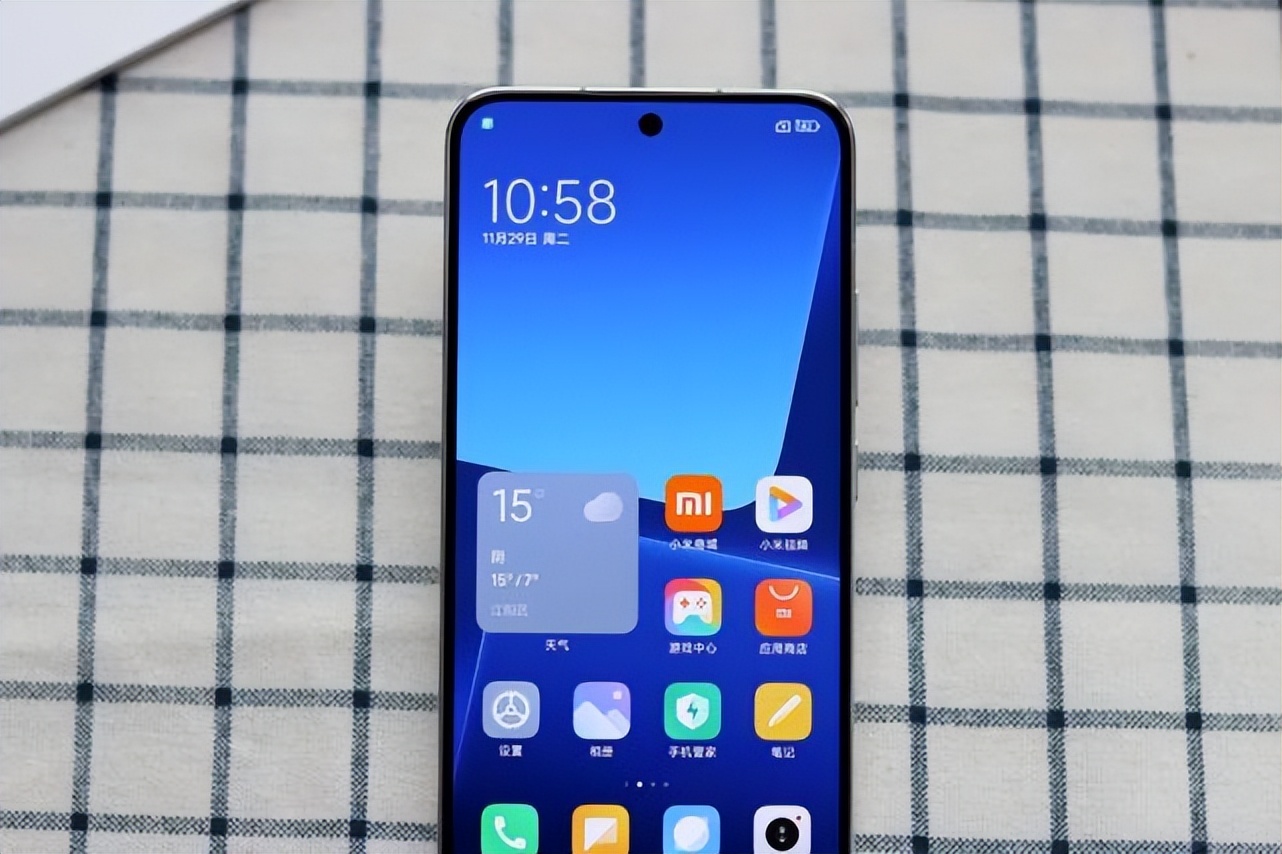 到底应该买二手苹果还是全新安卓,买新款安卓还是买二手iphone