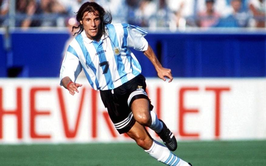 潘帕斯雄鹰长啥样,潘帕斯雄鹰长什么样