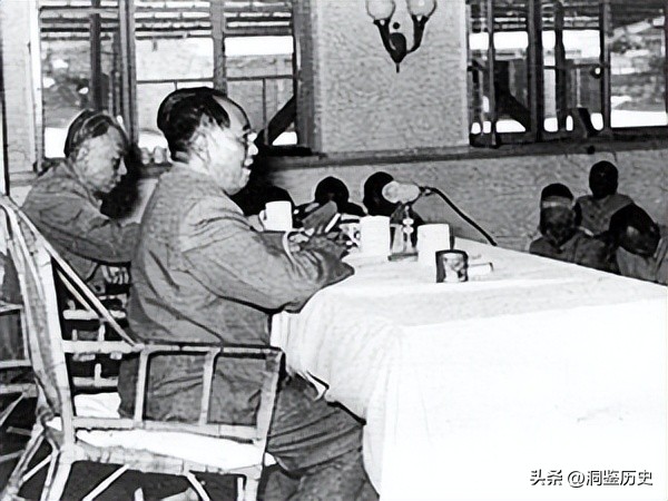 59年人民大会堂落成，毛主席视察时指着天花板笑问：这是谁的主意