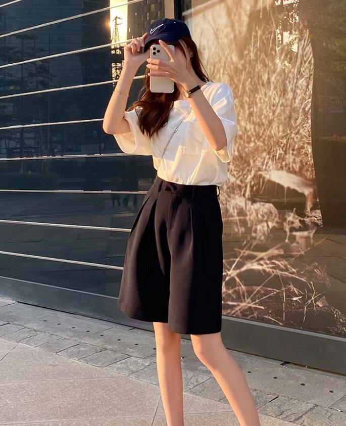 牛仔马甲短裤套装女时髦洋气,今年最流行的弹力大的短裤减龄款