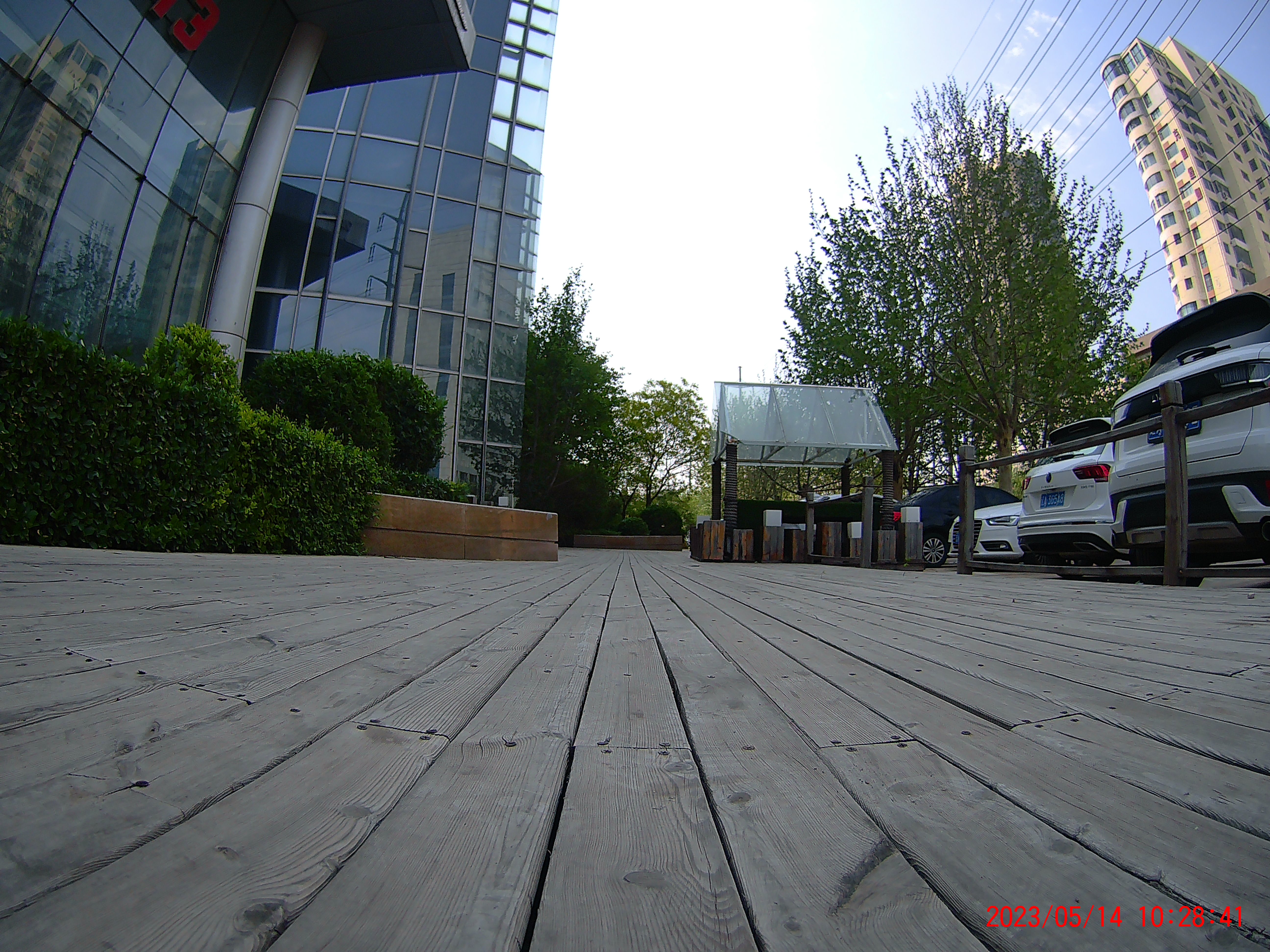 别的牌子，肯定是要单独大赚一笔，SJCAM：白送！