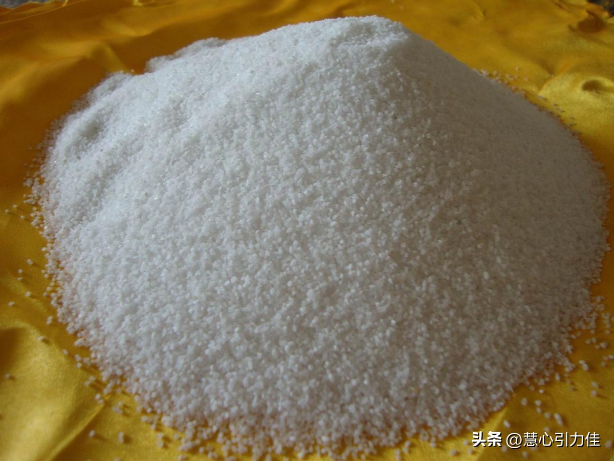 一吨砂子从3万涨到40万！中国光伏被美国漫天要价，要被卡脖子?