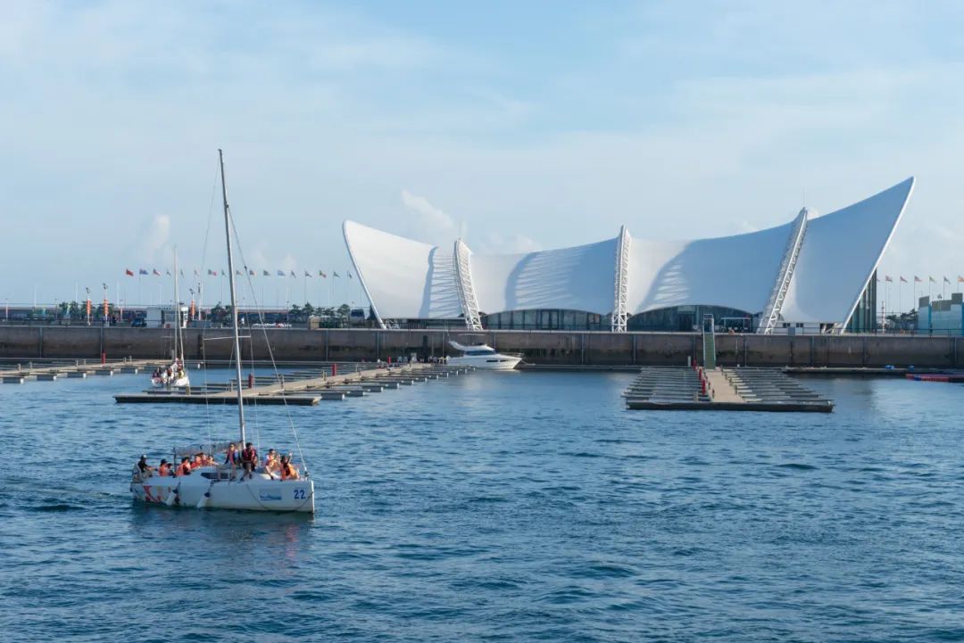 青岛有几个看海的地方,青岛三大海湾值得去吗