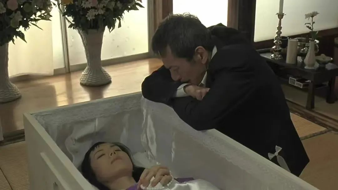 最爱的人死了太想她了怎么办,最爱的人死了是什么感觉