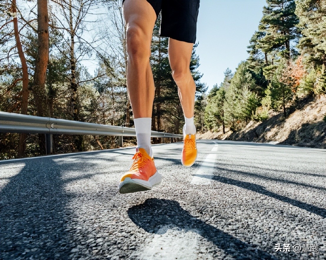 跑鞋科技的深度思考：没有碳板的跑鞋就过时落后了吗？