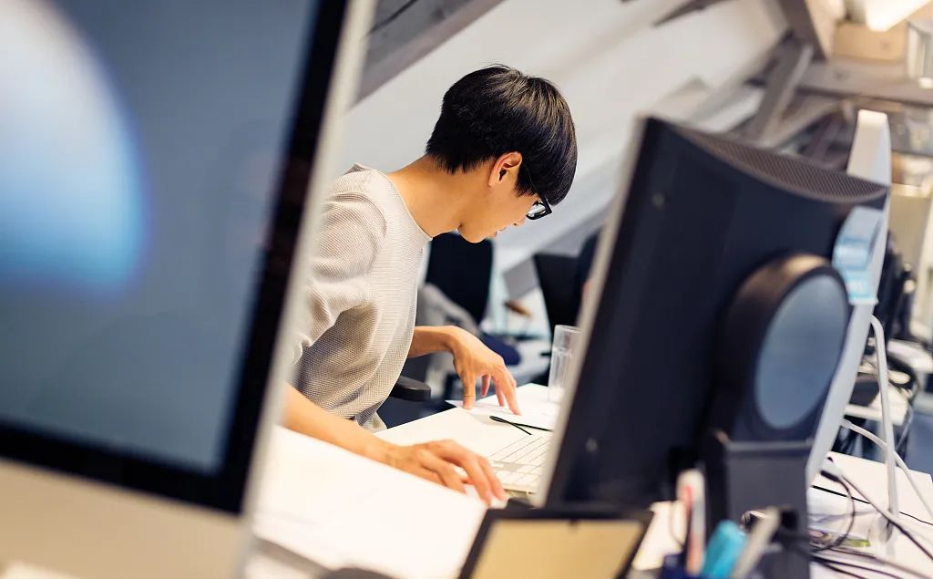 程序员月薪26k,女程序员起步薪资1万8