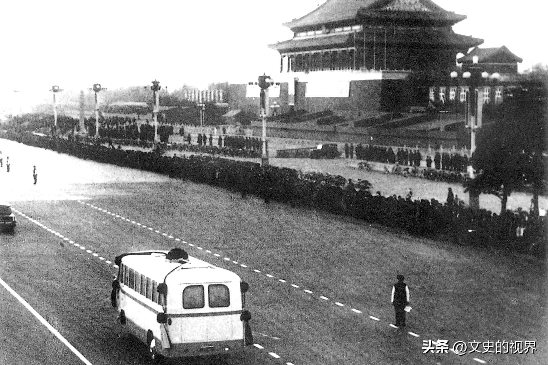 范桂霞：曾与周恩来假扮夫妻，1976年总理逝世，追悼会上她哭晕