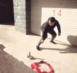 搞笑gif看着都提心吊胆还好没出事,搞笑gif表面稳中带皮实则慌中带急