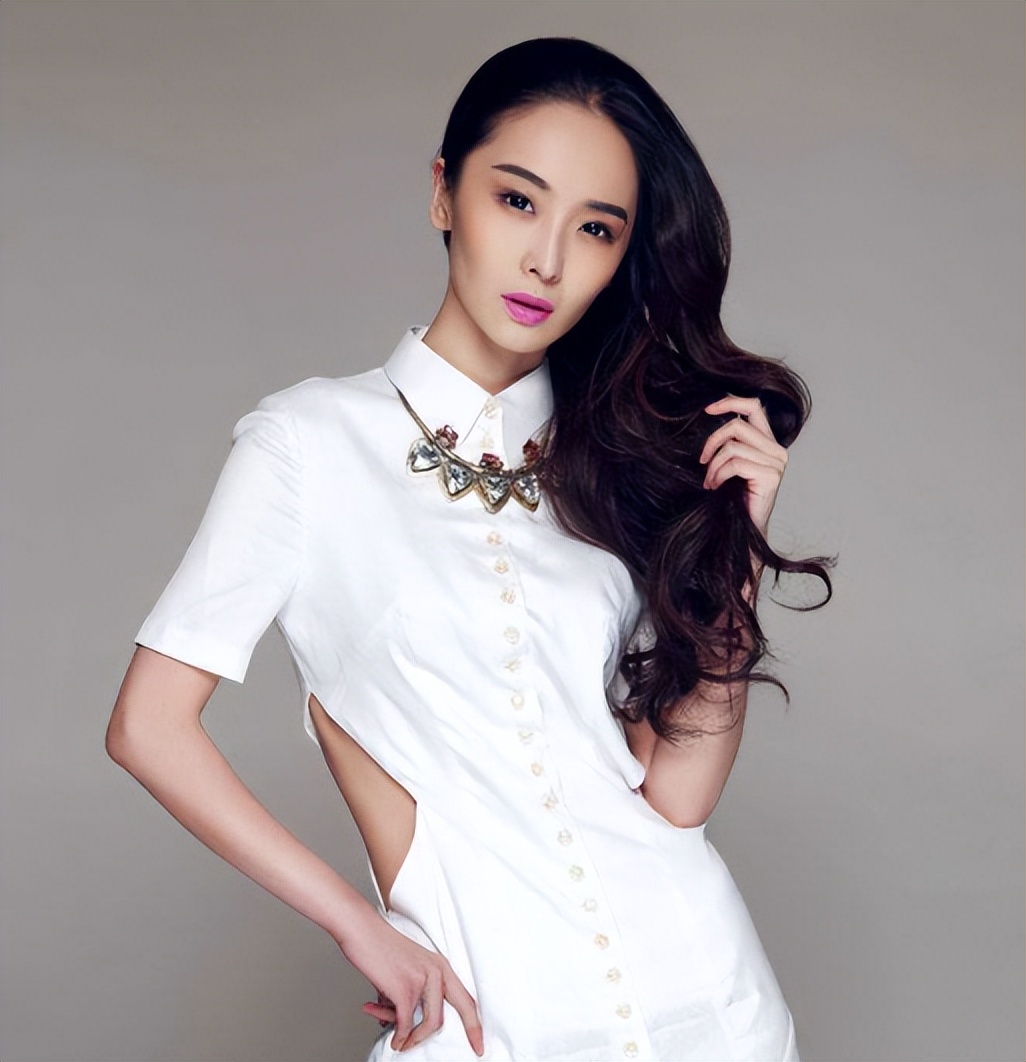 女演员李曼照片,张艺谋与李曼电影