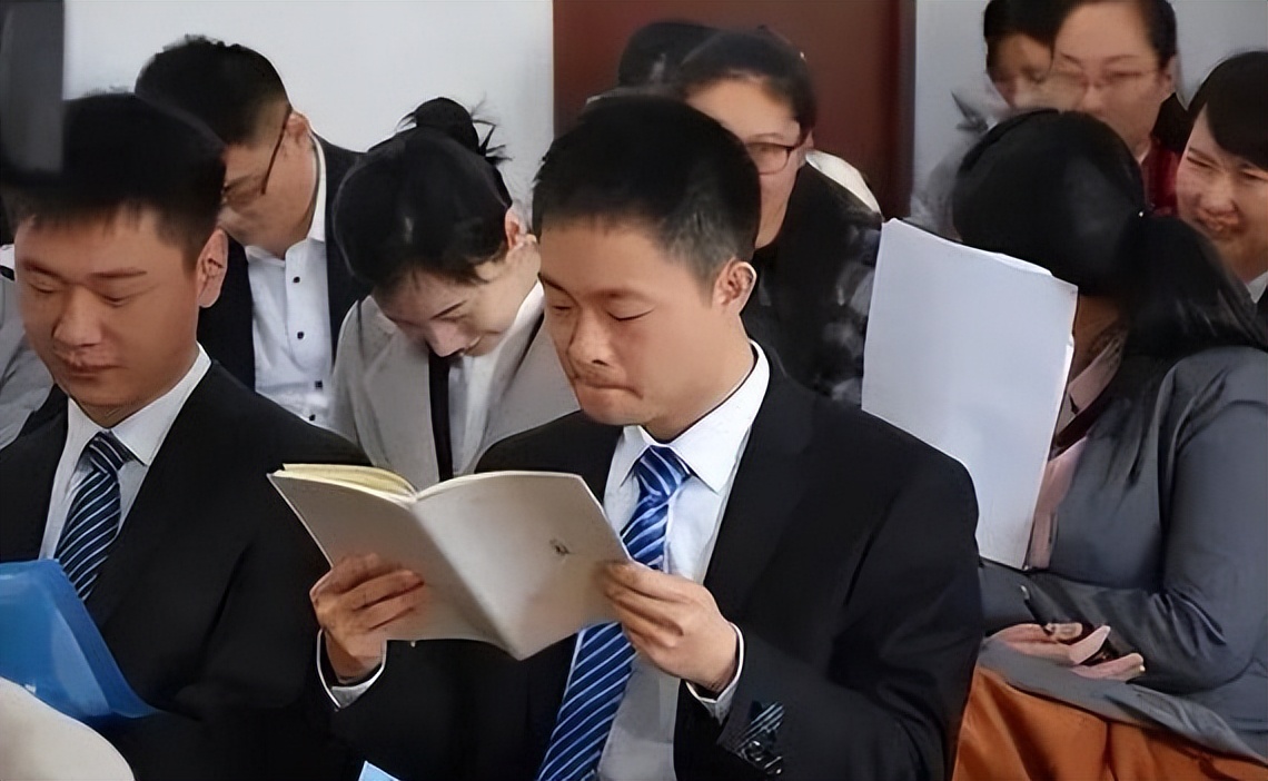 复旦教授：年轻人热衷于躺平的根本原因是，没人想做拉磨的驴