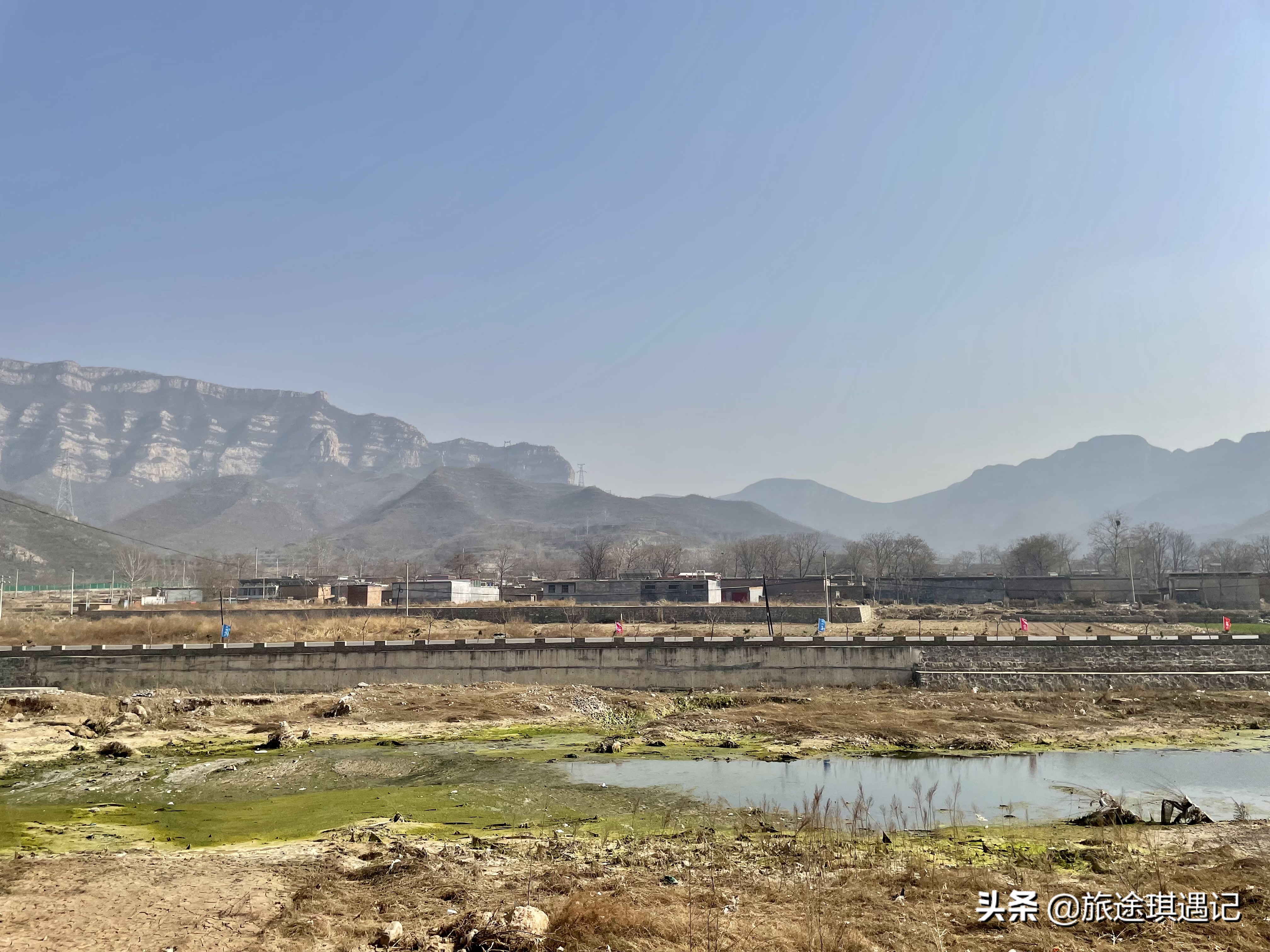 村子用窟窿命名，74年前传出震惊世界的消息，三家三线厂紧密相连