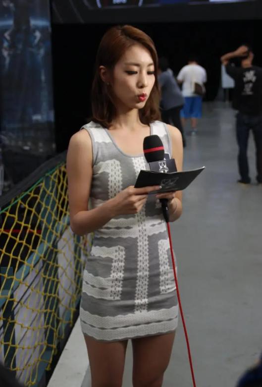 世界杯女记者被亲吻,世界杯采访名场面女记者