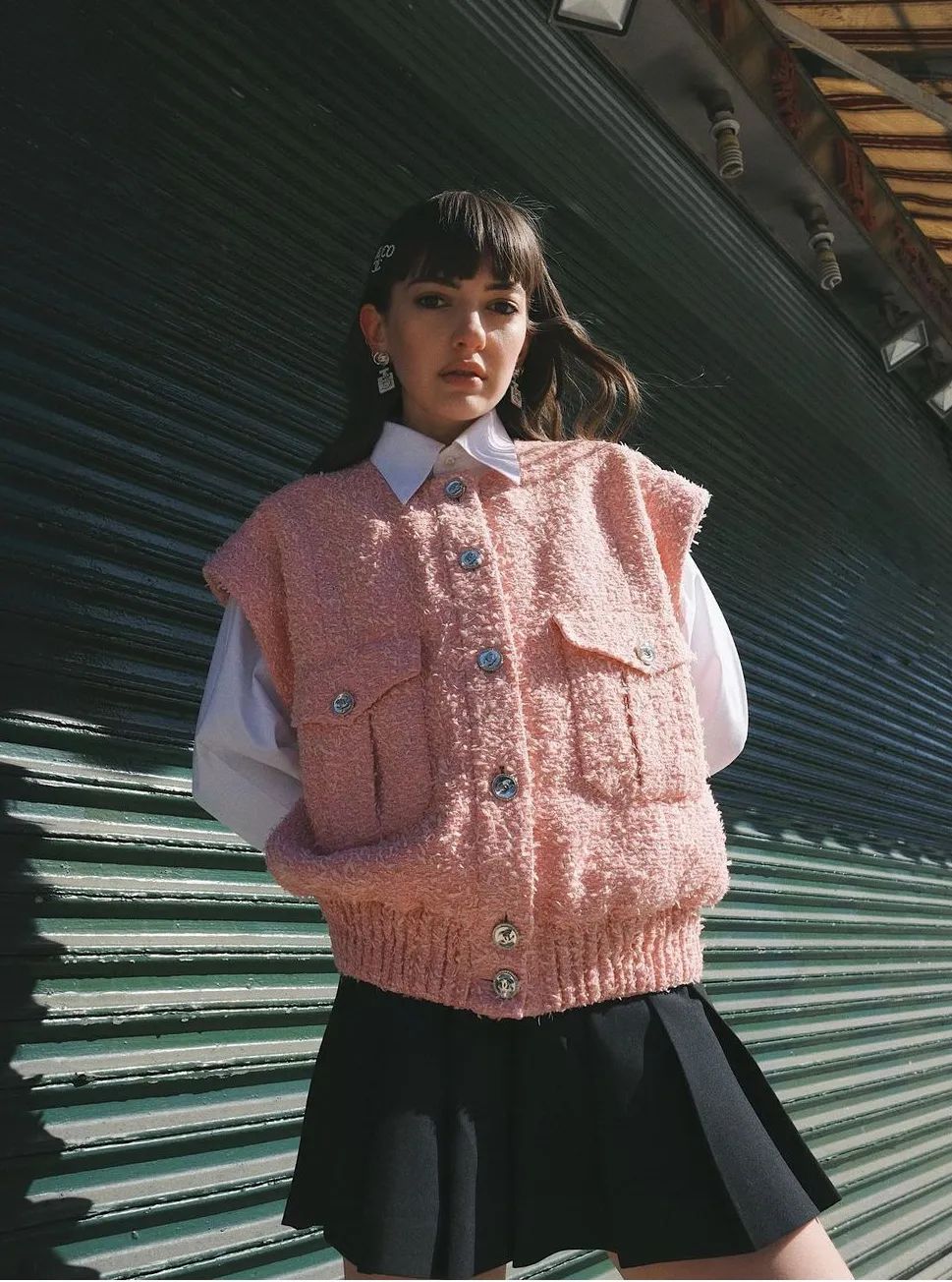 秋日马甲穿搭的n种,春天咖色格子针织马甲怎么搭配