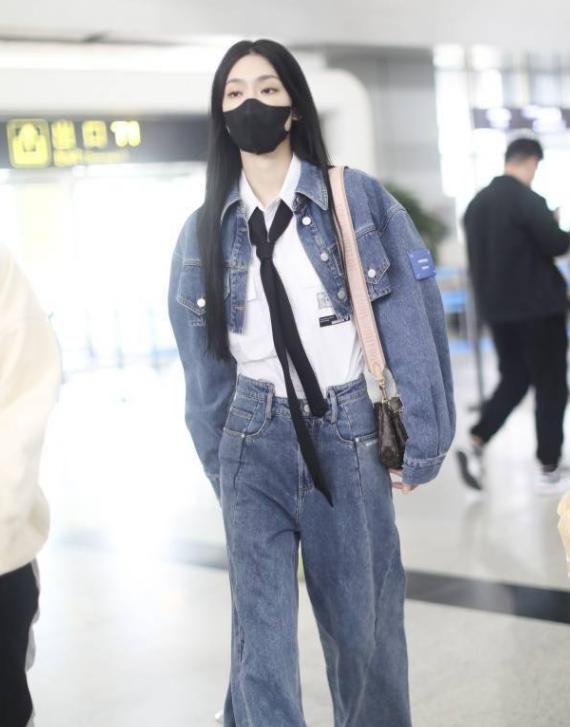 曾可妮黑色西装造型,曾可妮时尚穿搭