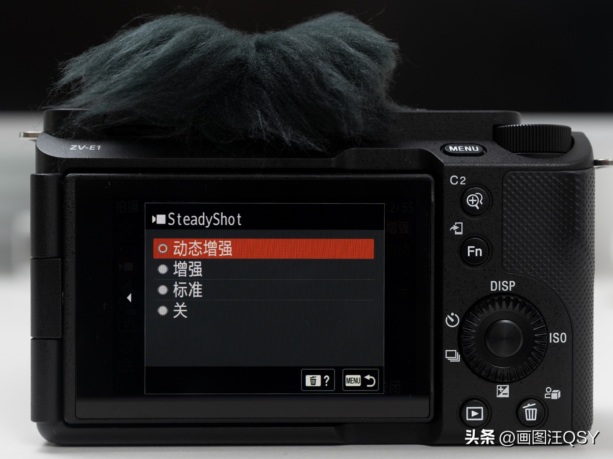 技术不够装备来凑，索尼ZV-E1真定位新手？Vlog初学者心得分享