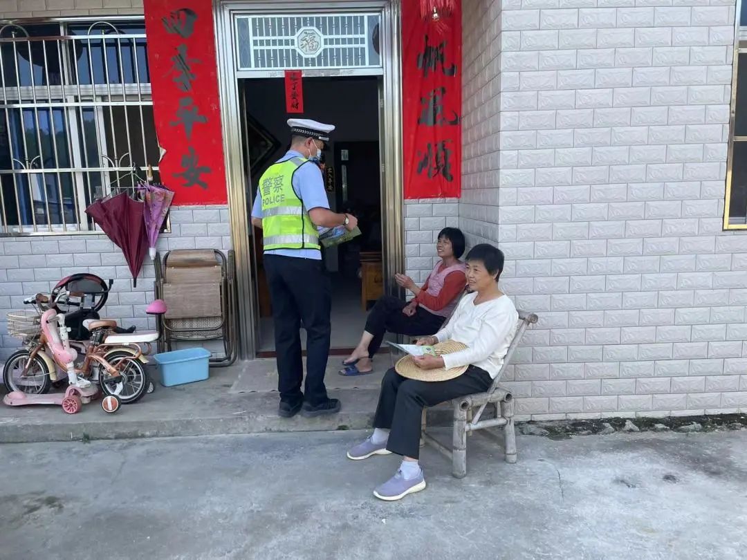 江源交警春季交通安全宣传进农村,农村道路交通安全宣传广播