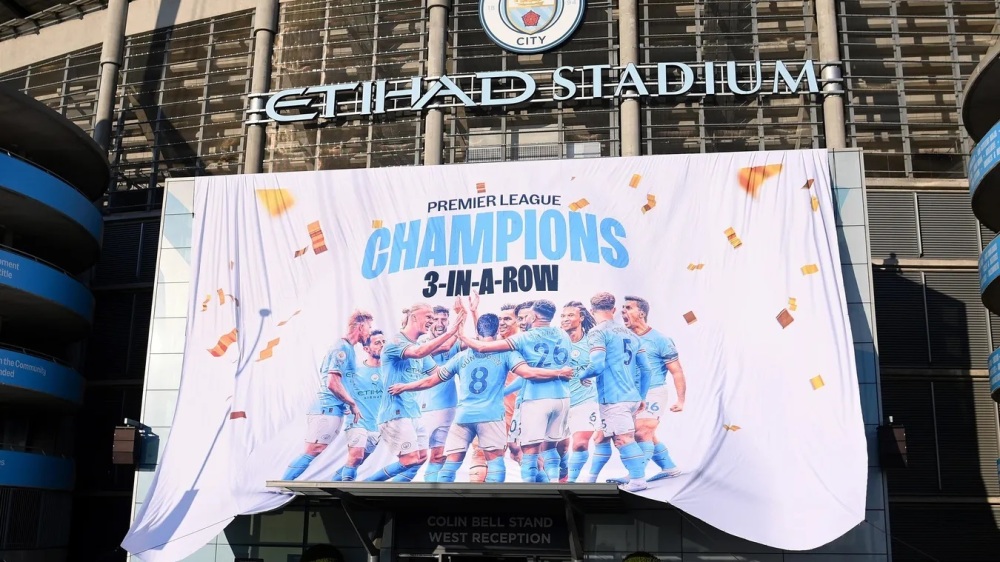 瓜迪奥拉的无锋阵重夺英超冠军,曼城躺着夺冠