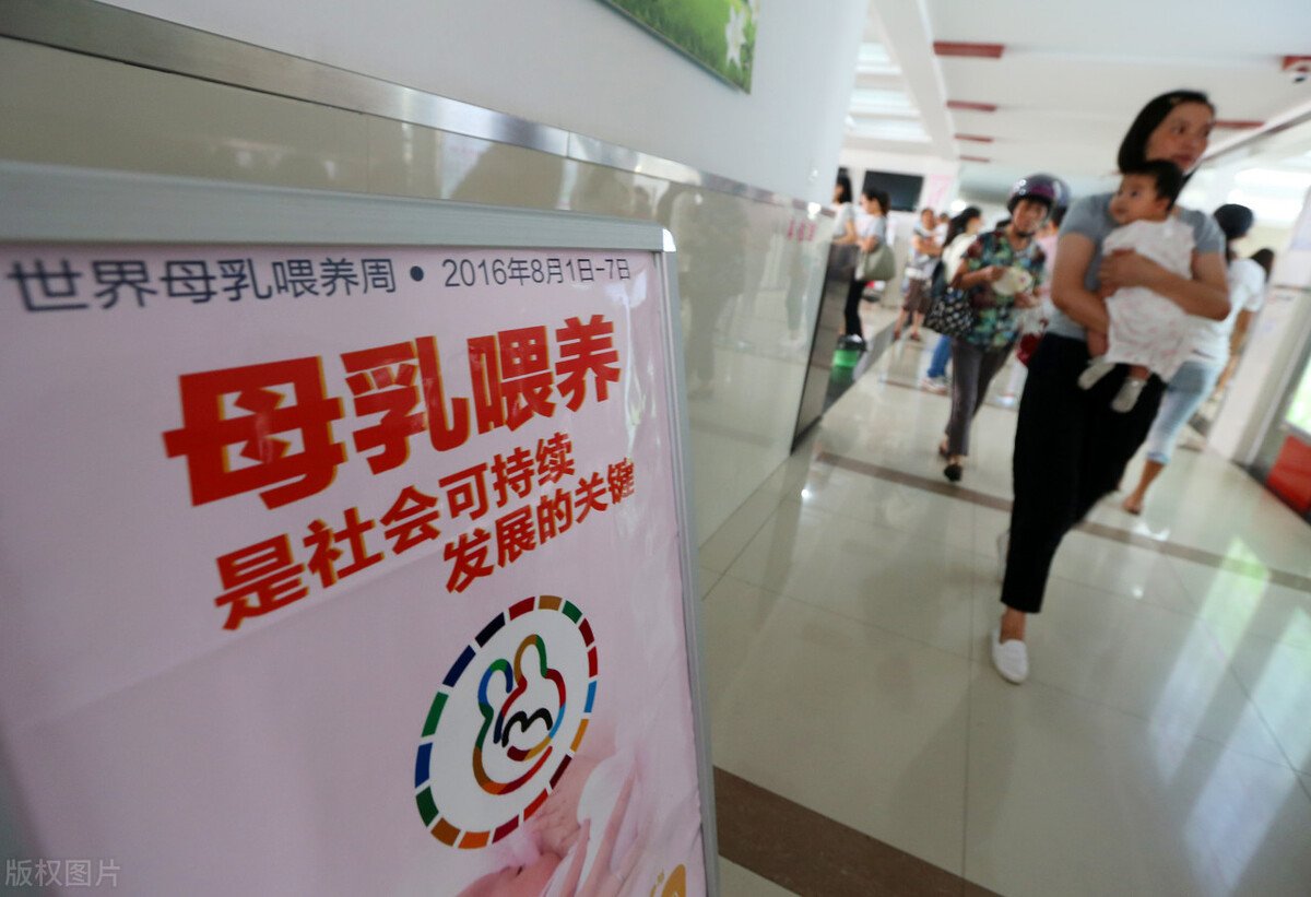 母乳喂养的宝宝多久喂一次水,母乳喂养还需要喂水吗