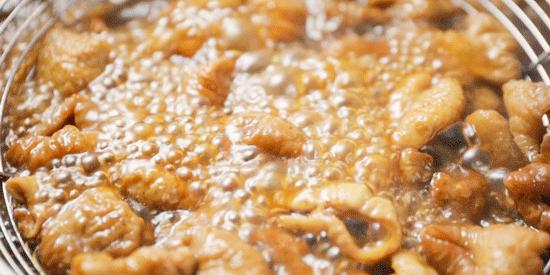 被套头了，「炸卤虎皮肥肠王」来了